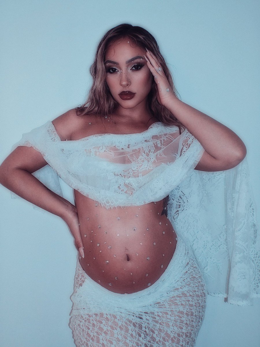 brightwaave's tweet photo. my princess is almost here https://t.co/1lUluZLGYm
