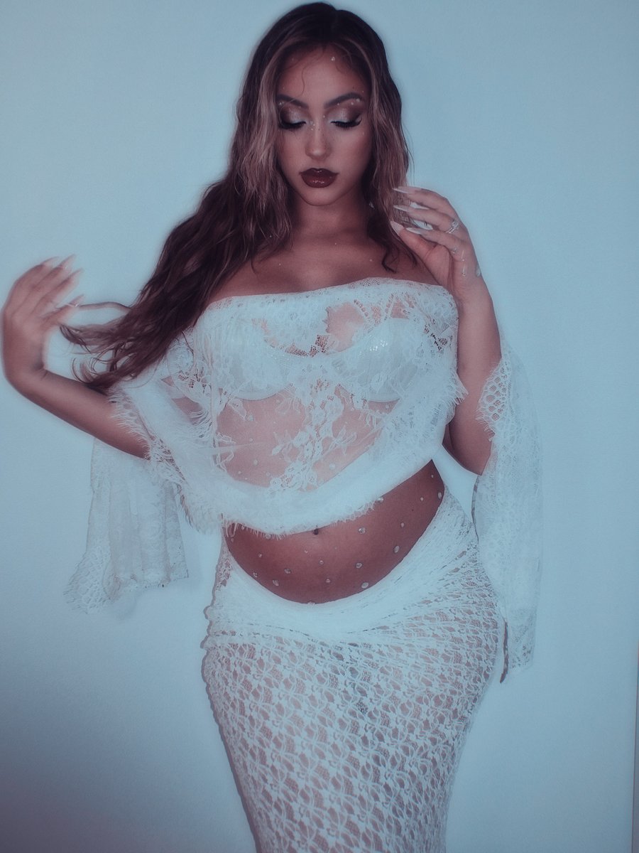 brightwaave's tweet photo. my princess is almost here https://t.co/1lUluZLGYm