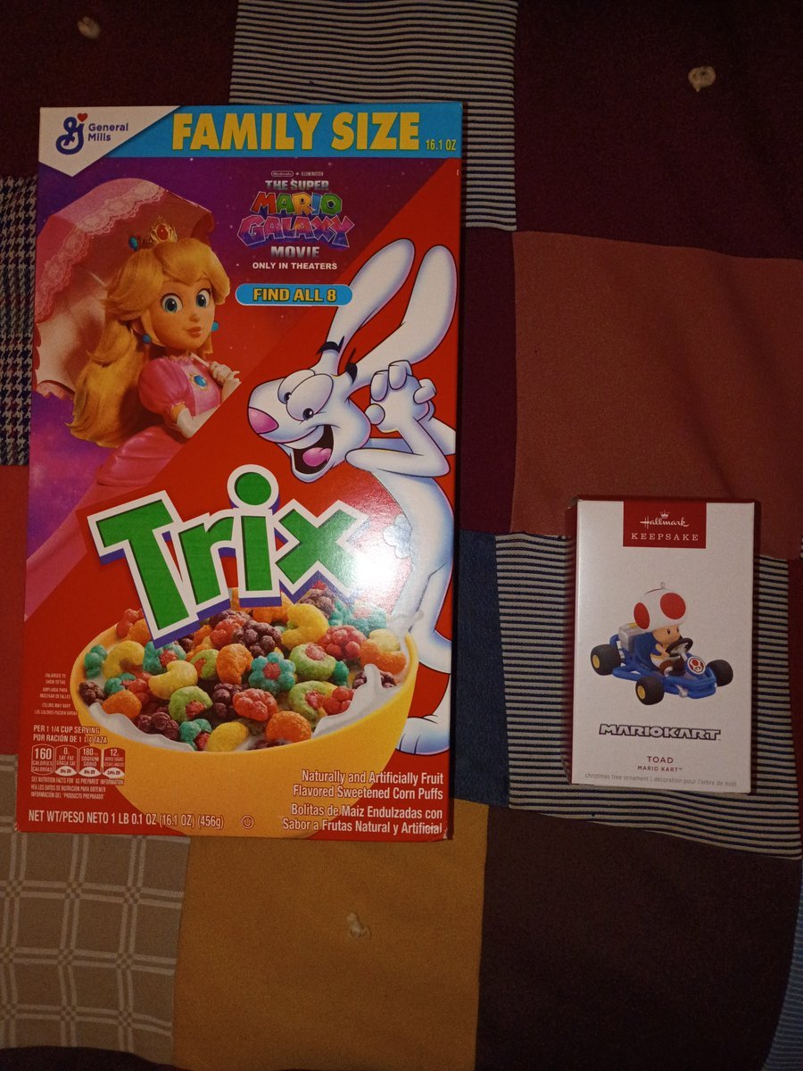 NintendoMan064's tweet image. Late on sharing this. Before my trip I got some small gifts on my birthday. A very nice small white cake.🎂 And some Mario collectibles.👍
#Mario #Nintendo #NintendoCollection