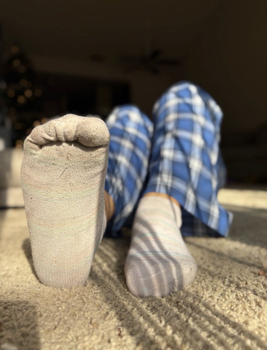 dearnoelle33's tweet photo. What will you do for these soles
#dirtysocks #smellysocks #wellwornsocks #wellworn #anklesocks #sockselfie #socks #anklesocklover #cutesocks #socksoftheday #socklover #likeforlike #cleansocks #nylons #whitesocks #noshowsocks https://t.co/EaRb5Vdd3Z