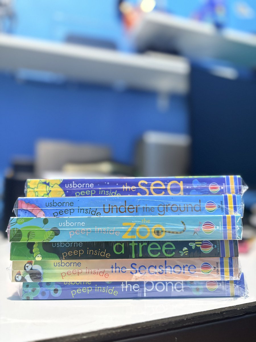 rfkaannisa's tweet photo. Alhamdulillah saya dan suami sama sama suka beli buku buat anak 
Cuma referensinya beda, saya lebih ke buku adab Islami, kalau suami ke pengetahuan umum dalam versi yang berbahasa inggris jadi dari jenis bukunya, biasanya langsung ketahuan ini yang pilih siapa 😄 https://t.co/KJgg0KuQgn