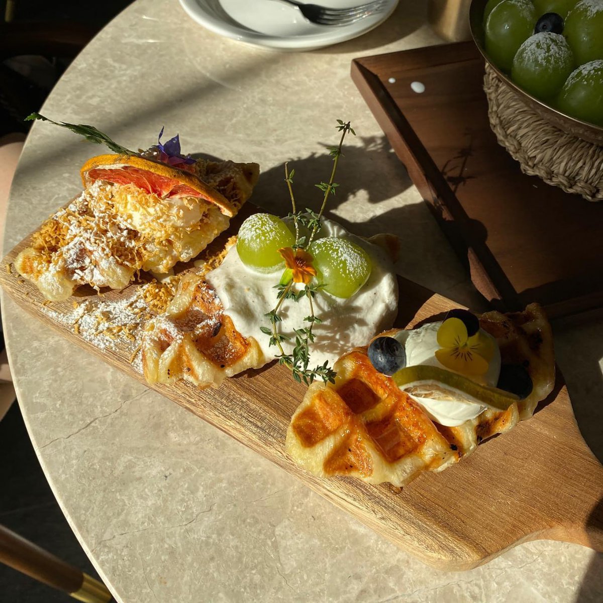 sunshine_cet's tweet photo. This food is for single women, right? Haha! 🧇
Which one would you pick: the one with grapes or the citrus? https://t.co/5VFEPnSegG