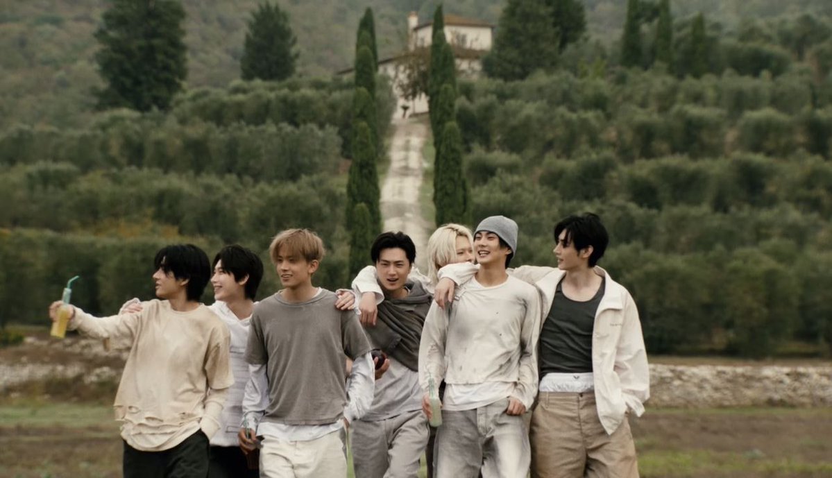 ⭑GOTHIKA | 7 tweet media