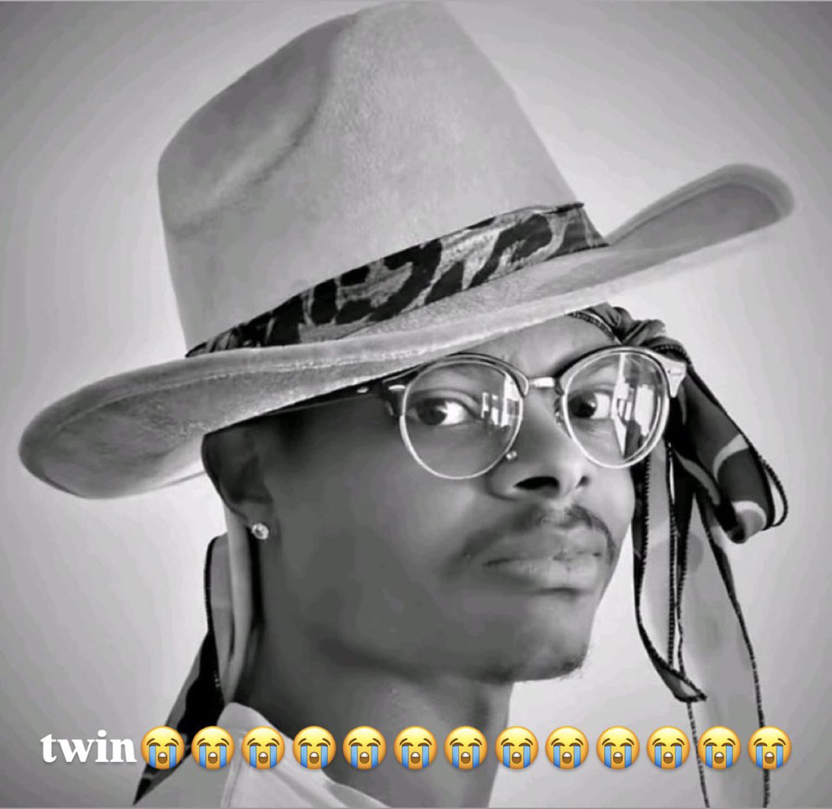 archiveslat tweet media