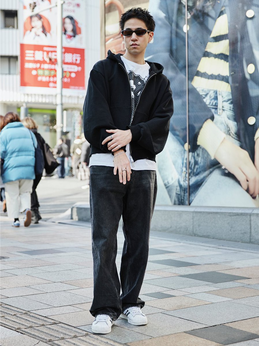 Molts_Japan's tweet photo. MOLTS 街のリアルなスタイルをご紹介。その他のスナップは @Molts_Japan プロフィールからチェック

モデル：金田さん

#molts #ストリートスナップ #YOHJIYAMAMOTO https://t.co/Xncino7mCv