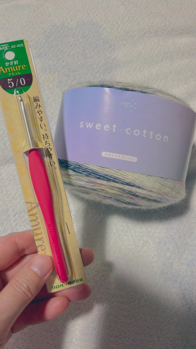 donchan320's tweet photo. アミュレかぎ針デビュー
DAISO、Seriaのかぎ針しか使ったこと無かったので。
方眼編みでプルオーバーを編む！
編みかけのものあるけど😝
アミュレ使いやすい！ https://t.co/ZpKBZDozhr