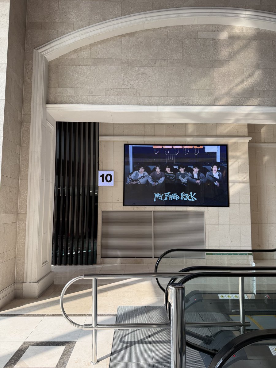 KickFlip tweet media