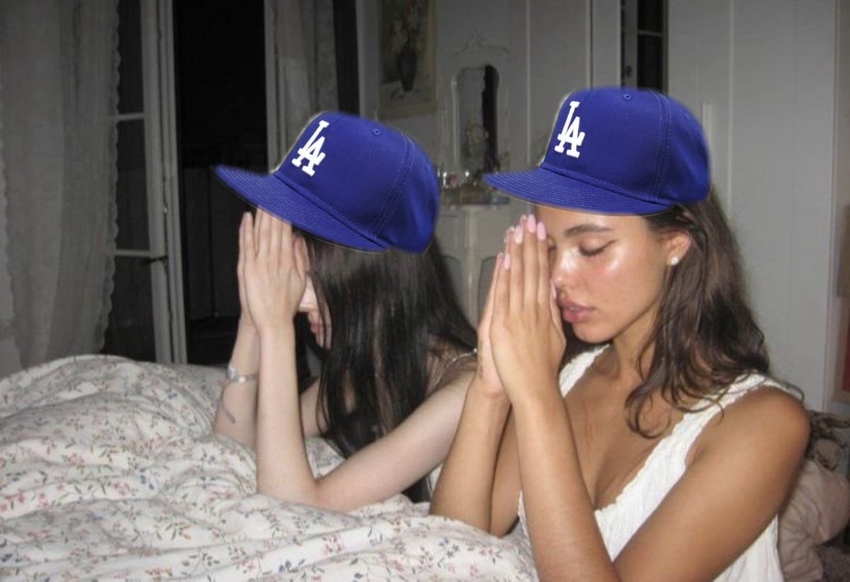 BoyslnBIue's tweet photo. remember to leave a hot dog and a $30 tallboy for baseball Satan tonight even tho it is not really opening day bc there's one game and nobody cares about the Yankees or Giants amen https://t.co/Hft1iHvKV6