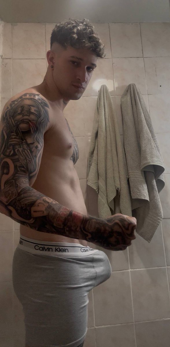 itsxlarthur's tweet photo. Guess what I’m gonna do while in the shower https://t.co/0lK5VNBWwT