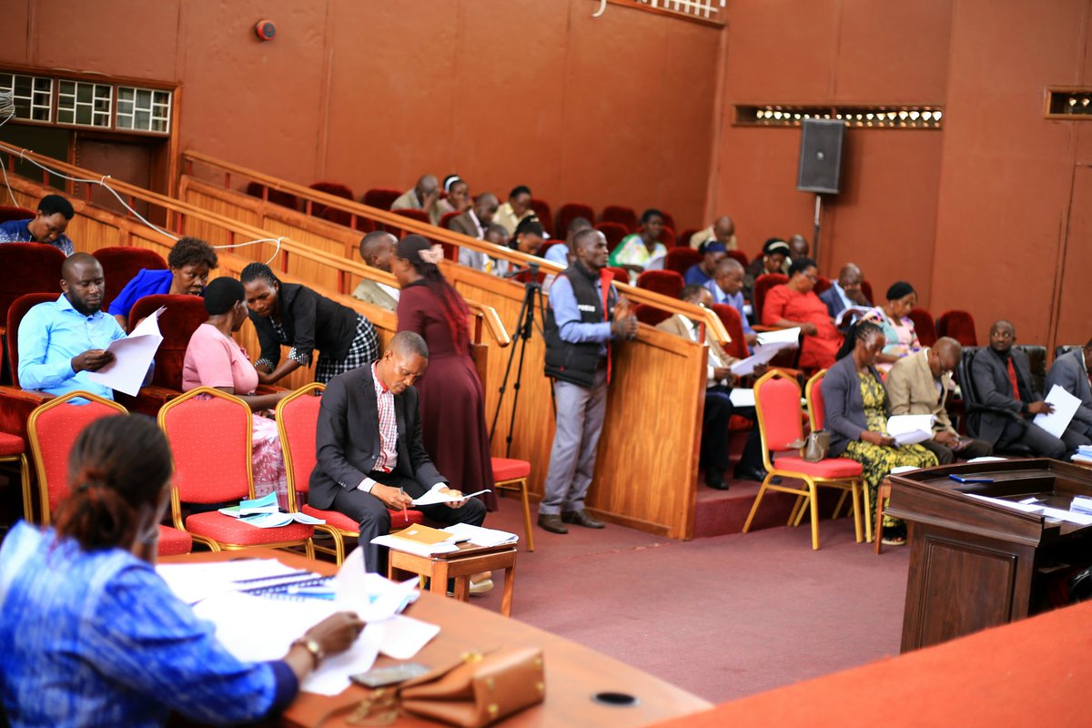 inahamya's tweet photo. *BUSHENYI DISTRICT COUNCIL PREMATURELY ADJOURNED OVER DISTRICT SERVICE COMMISSION APPROVAL

25/3/2026 

Douglas Mucunguzi, the Bushenyi District Speaker yesterday 24.march 2026, adjourned the district council till further notice. This came about when councilors protested the procedural matter put before them which was laying of budget framework for 2026-2031.

Councilors asked to be explained to why the names  of people they passed to be on the District service commission haven't been approved by Public service Commission yet the timeframe for the approval process has elapsed.

Jaffari Bassajabalaba, the outgoing Chairman Lc v explained that he submitted the necessary documentation, however officials came to district last week to query the corruption and bribery related matter sorrounding this whole matter.

He says that they are likely to release a report with detailed findings which will guide the council on way forward.

Mr kakonge Apollo Lee Executive Director western Ankole Civil Society Forum says that he interested himself in this matter after a leaked audio of the suggested district service commission one barahuka Denning promising the blocker to pay balance of the bribe to the District Chairperson Mr Jaffari Bassajabalaba so that his name can be approved. Kakonge says this prompted him to write to relevant authorities to come and intervene, if possible arrest and put in courts of law the parties involved. "We can't keep on living in such an environment where the person being appointed to head the commission to recruit district workers is buying his way there, do you expect this person to preside over recruitments freely and fairly " he added.

He concluded by guiding the council to convene as soon as possible and do laying of budget framework because a government can't operate without a budget. He said that people vote these councillors to come and represent them not to joke around. 

It should be remembered that all this started a few months ago when an audio having a conversation of one Barahuka Denning whose name was approved by the district Council leaked to public where he was heard admitting to have paid certain amount of money to become approved the incoming chairman Bushenyi District service commission. It has since then created divergent discussions until today when the matter remains hanging with no one knowing when what will happen.

The district council is in it's final days and therefore  has limited time to do things right like budgeting process and others or be counted as a failed ruling tenure.

END

@WACSOF @MoLGUganda @venusonlineug @AntiGraft_SH @ngoforum @SarahBireete