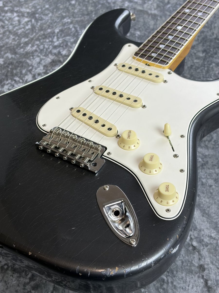 kurosawaekimae's tweet image. 【1階エレキギターフロア】
【おすすめ中古ギター！】
本日は「[2024年製]Fender Custom Shop 1967 Stratocaster Relic with Closet Classic Hardware Charcoal Frost Metallic」をご紹介！
非常に注目度が高く、状態が良い中古が入荷！
お見逃しなく！
担当　市村
#Fender
#FenderCustomShop