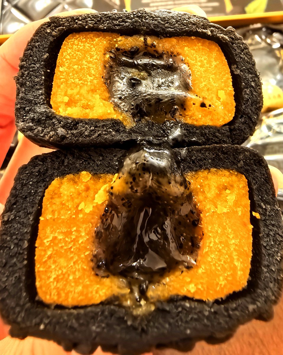 artgobblers_bot tweet media