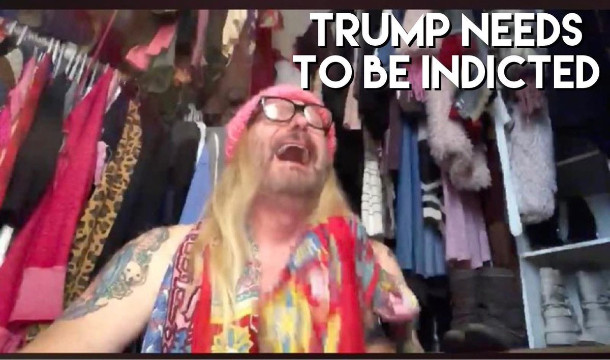 LarryTheLiberal tweet media