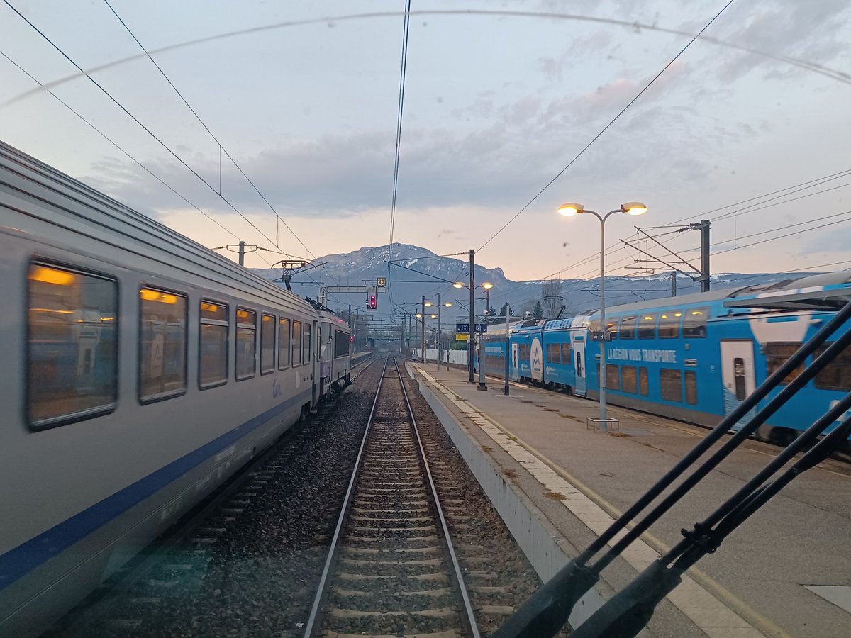 SNCF TER AURA tweet media