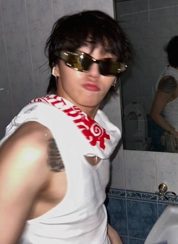 Rosé Stan ( ၴႅၴ tweet media