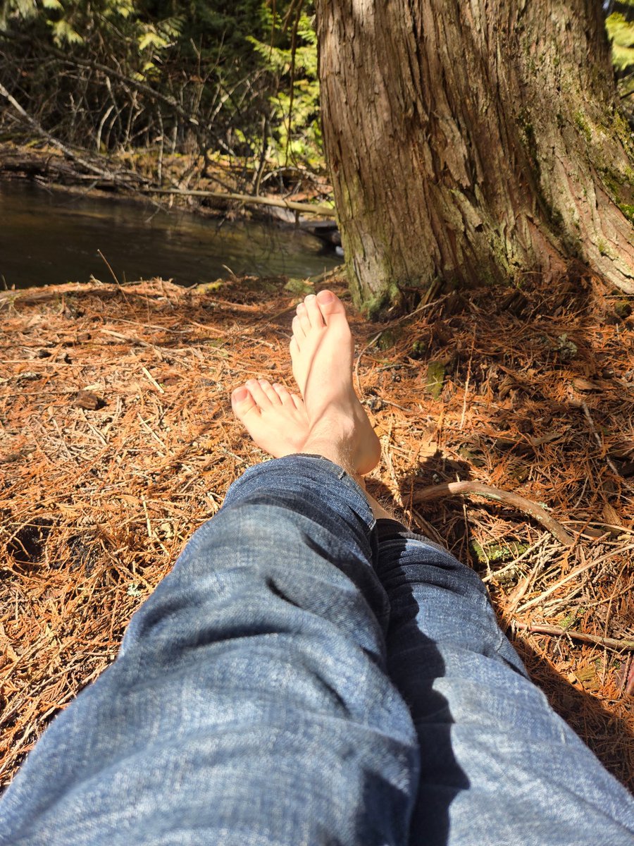 Str8CadeSoles's tweet image. Finished a hike with my girlfriend just before airing out my feet on our camping trip this weekend.