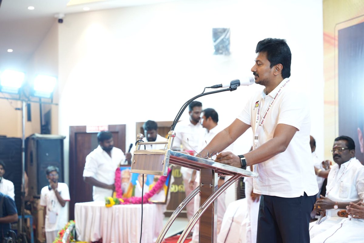 SMurugesanSM's tweet photo. இராமநாதபுரம் மற்றும் சிவகங்கை மாவட்ட ஒன்றிய,நகர,பேரூர் கழக இளைஞர் அணி அமைப்பாளர்கள் துணை அமைப்பாளர்கள் ஆலோசனை கூட்டம்  .

கழக இளைஞர் அணி செயலாளர் மாண்புமிகு தமிழ்நாடு துணை முதலமைச்சர் திரு.@Udhaystalin  அவர்களின் தலைமையில் நடைபெற்றது

இதில் சிவகங்கை மாவட்ட கழக செயலாளர் மாண்புமிகு கூட்றவு துறை அமைச்சர் திரு. கே.ஆர். பெரியகருப்பன் மற்றும் இராமநாதபுரம் மாவட்ட கழக செயலாளர்,சட்டமன்ற உறுப்பினர் அண்ணன் திரு. காதர்பாட்சா முத்துராமலிங்கம் அவர்கள் ஆகியோருடன் பங்கேற்றேன்

இந்நிகழ்வில் மாநில மாவட்ட ஒன்றிய நகர பேரூர் கழக செயலாளர்கள் கழக நிர்வாகிகள் அனைவரும் கலந்து கொண்டனர் 

#ஸ்டாலின்_தொடரட்டும் 
#தமிழ்நாடு_வெல்லட்டும் 
#வெல்வோம்_ஒன்றாக