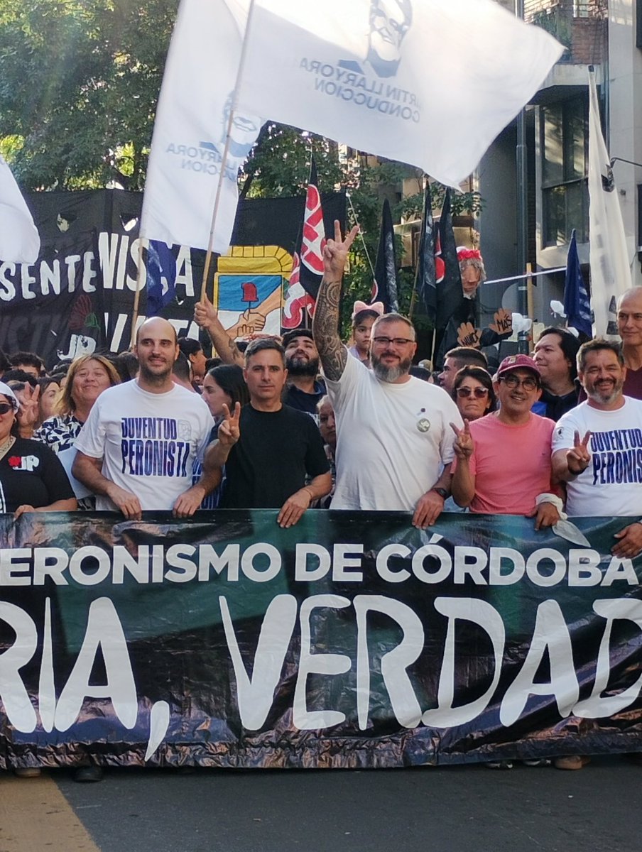 raullacava's tweet photo. Volvimos a encontrarnos en las calles, marchamos por la memoria,por la verdad y por la justicia. 
Cada paso fue un abrazo compartido porque la memoria sigue más viva que nunca
30000 compañeras y compañeros desaparecidos presentes. Ahora y siempre #MemoriaVerdadyJusticia #NuncaMás https://t.co/8WF2nEKtrv