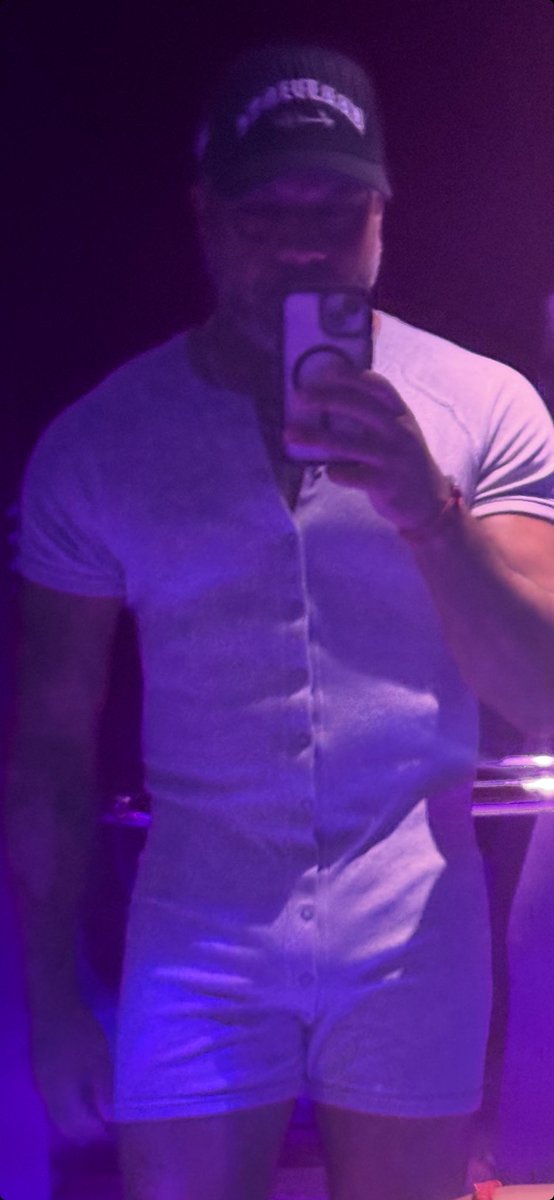 The Silver Daddy effect tweet media