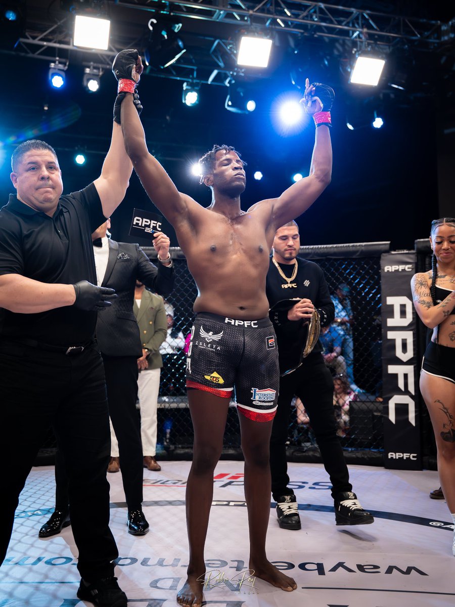 ike vallie-flagg tweet media