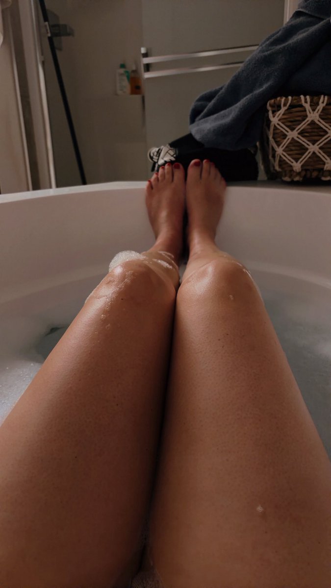 professional sidechick tweet media