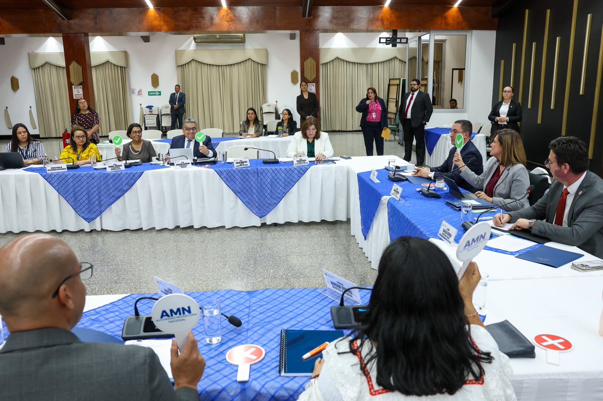 MigracionGuate's tweet image. #AMN | Reunión Extraordinaria de Autoridad Migratoria Nacional. ➡️ igm.gob.gt/reunion-extrao…