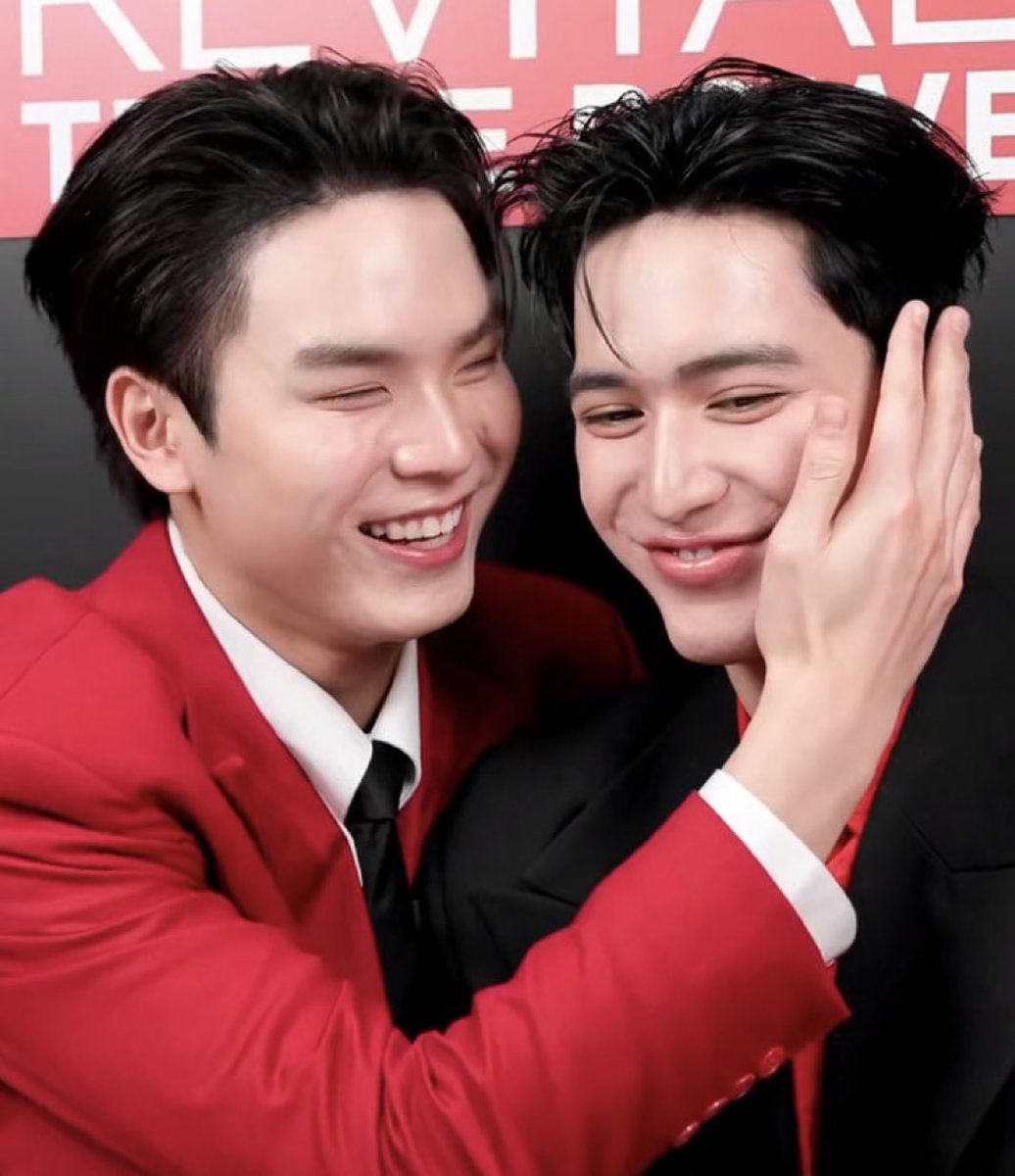 JPrafika's tweet photo. Wiiih nong te nong ping udah 4 bulan aja ini, gimana rasanya 🤭 rasa yg tak terlupakan 😆🤣
TESHOWPING 4MONTHS ONE HEART

#119DaysStayTSP https://t.co/XqHxlGn3mE