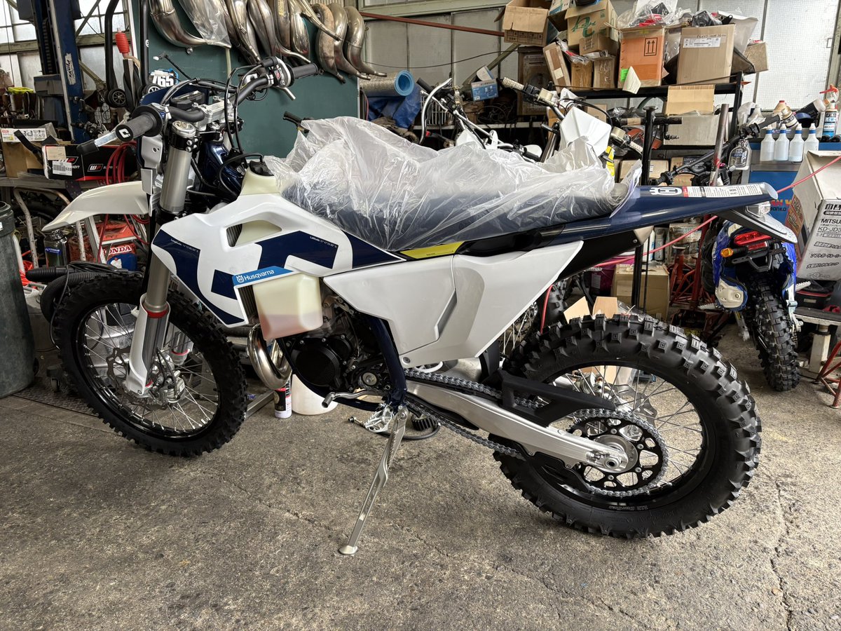 Woodshirappy's tweet image. 2026TE250店着！
カラーリングがなかなか新鮮❣️

#ハスクバーナ
#TE
#FE
#ヒラタ自動車
#最新モデル