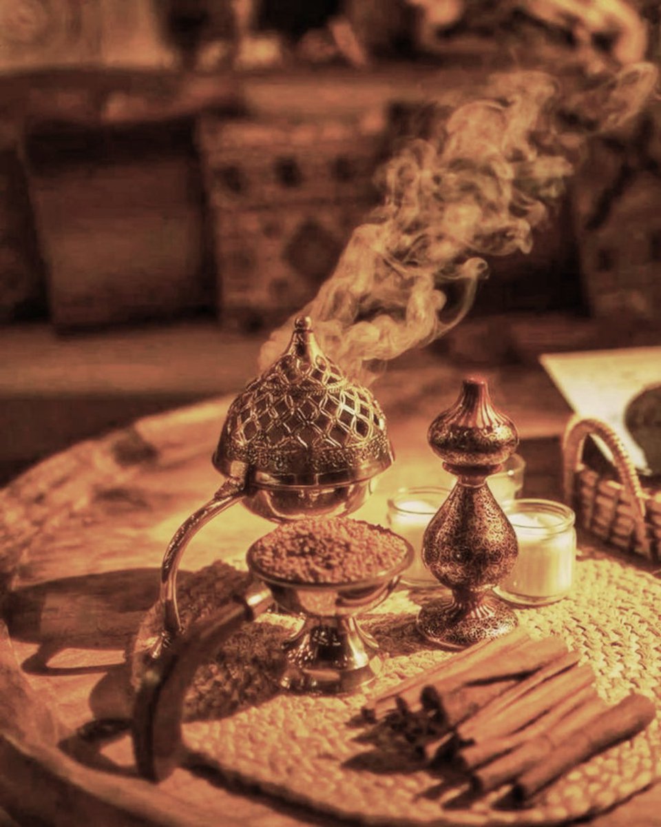 MYRRA ROSS IN ANTLERS tweet media