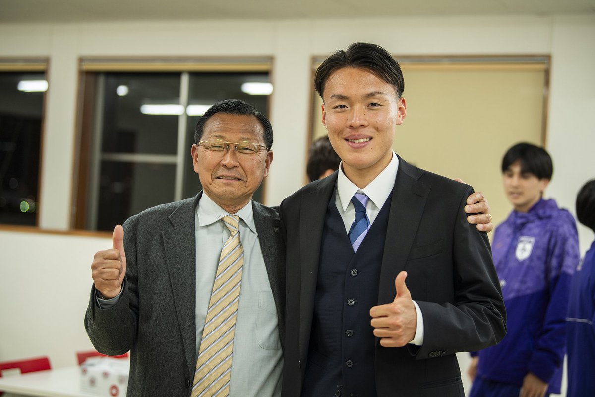 【 卒部式 】
3月23日卒部式。
今年度で、総監督が陸上部の監督として携わった最後の年代が終わりを迎えます。

佐藤圭汰は、Ggoatでともに世界を目指したメンバーです。
Ggoatからも卒業となります。
次なるステージで活躍する姿を日本から応援しています。

4年生、卒業・卒部おめでとうございます🌸