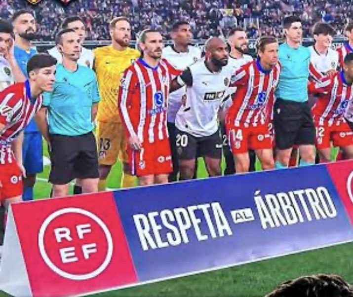 adriannaveiro tweet media