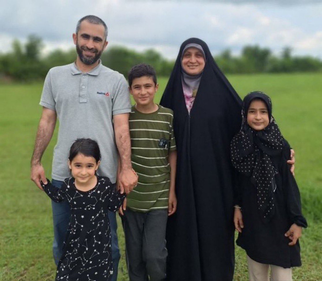farzanehhosein1's tweet photo. Such a beautiful Iranian family , Isn’t it ?! ❤️🥹
Now only the eldest son remains… the rest were ‘liberated’ by the U.S. and Israel…. https://t.co/qUehSdniVG