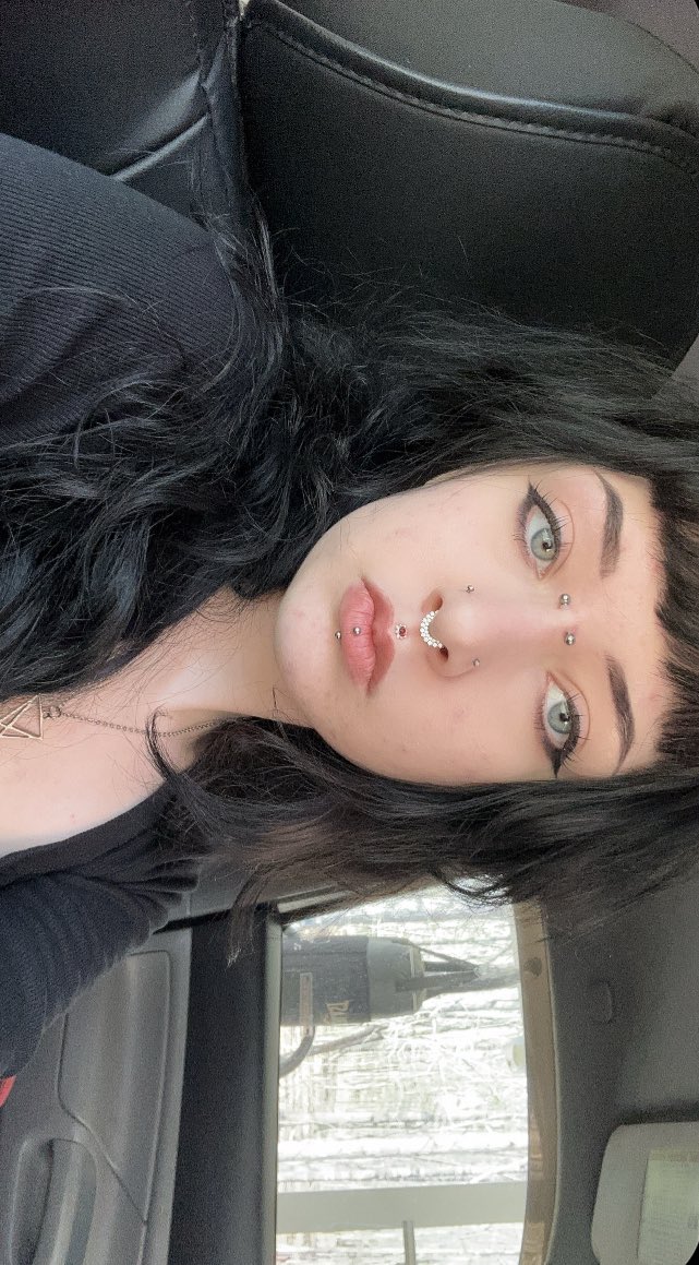 ₊˚⊹ ࿔ tweet media