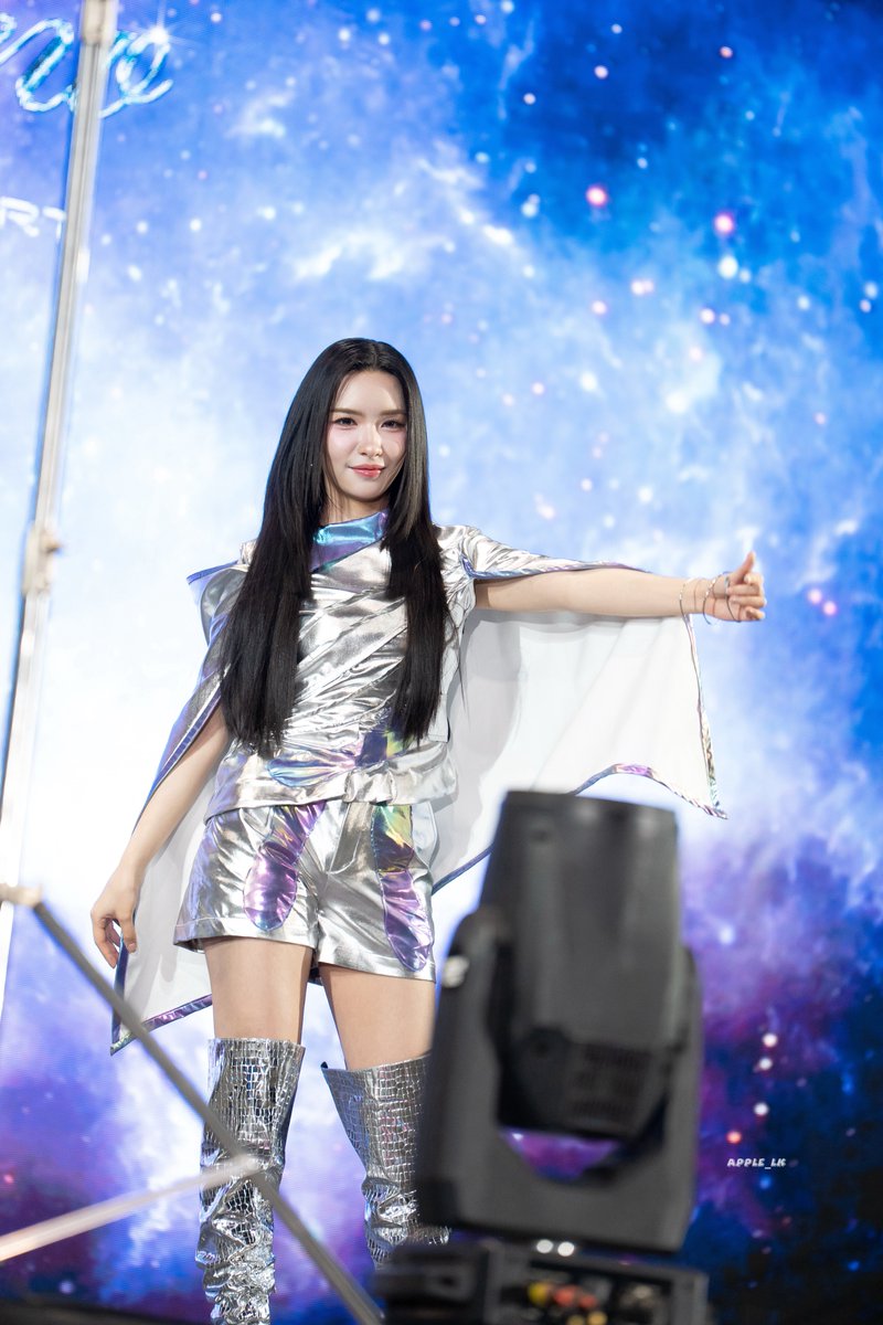 APPLE 🔮🌎 tweet media