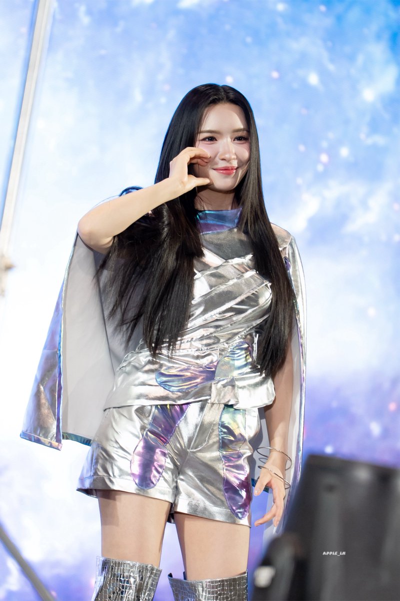 APPLE 🔮🌎 tweet media