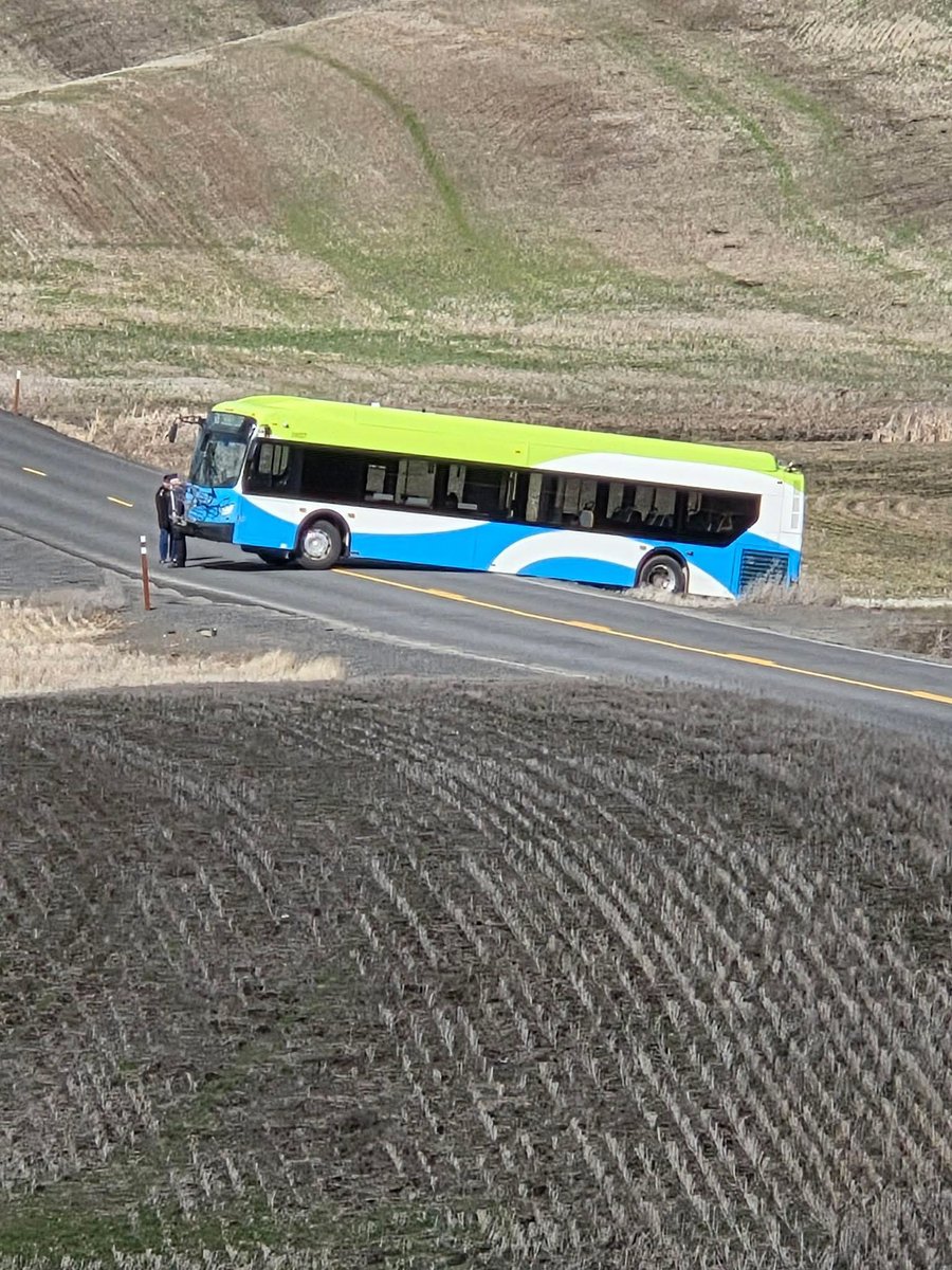 Dan_Christensen's tweet image. This bus driver is having a bad day. @trimet #Oregon