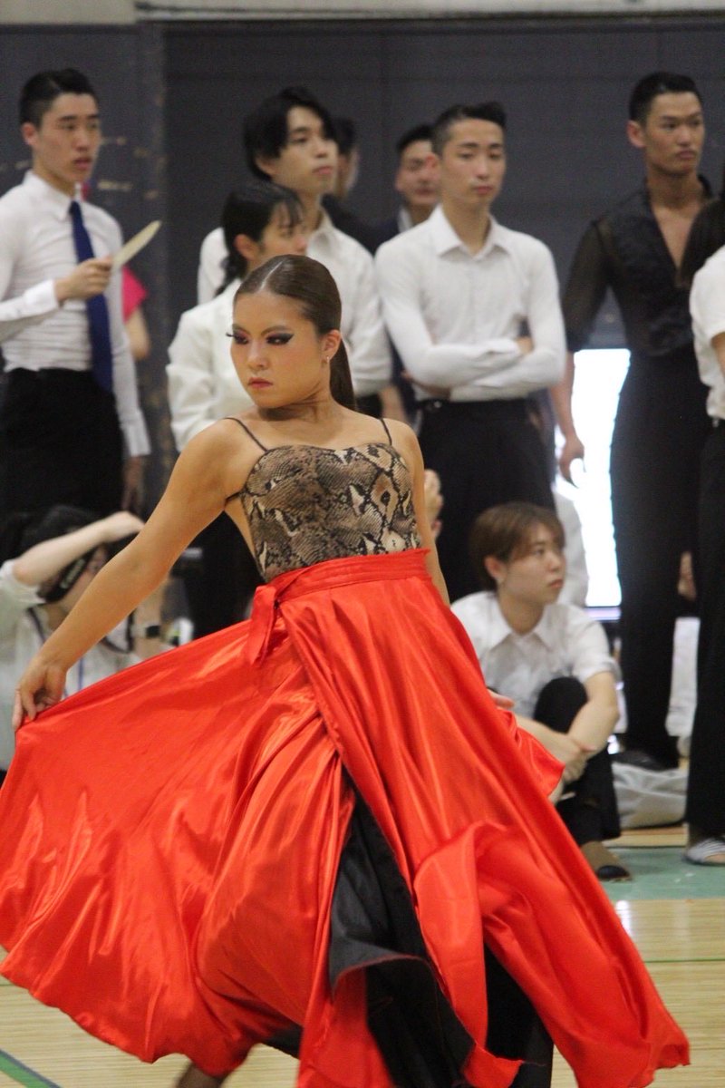 komadanceclub's tweet photo. ●大王（おおきみ）
▷新3年
▷経営学部 経営学科
▷ラテン専攻

とにかくエネルギッシュな大王⚡️
新体操、創作ダンスを経て競技ダンス部へ舞い降りた根っからのラテン人💃
最近はチーフとしての貫禄も出てきてちょっぴり怖い…？のんのん☝️🙂‍↔️話せばわかる頼れるおもしれーお姉さんですｯ💋 https://t.co/eGQtwu61DB