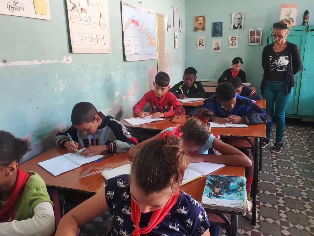 📚🧑‍🏫 || La atención a las necesidades educativas en la Educacion Primaria Sagua constituye una prioridad en la labor diaria de nuestros maestros y maestras.

#CubaMined #CubaEduca #EducacionVillaClara #VillaClaraConTodos <a href="/Yamilet50088609/">Yamilet Herrera</a> <a href="/directoredusag/">Dtor Educación Sagua🇨🇺</a> <a href="/MilaxyA/">Milaxy Yanet Sánchez Armas</a>