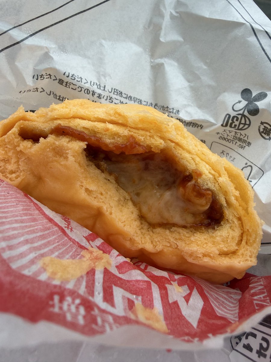 the_hideke's tweet photo. 久しぶりに食べたけど、
ピザまん、こんなにも美味しかったけ？！

うまぁ https://t.co/fl680dFd0t