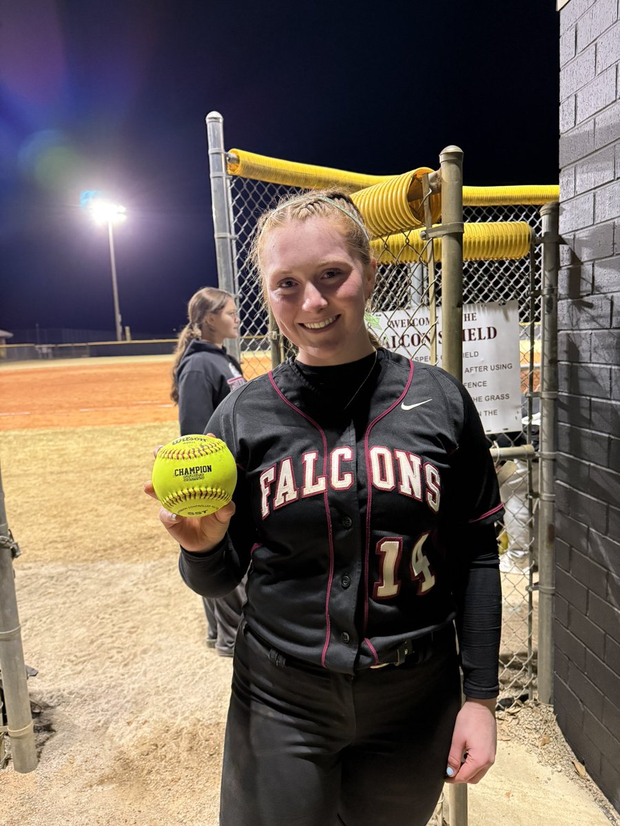 KamdynHaislip's tweet photo. Ball had no choice but to leave! ✌🏻💣#thats2 @teamncsmith @titus_johnson1 @BryanHill23 @AbbeySoftball https://t.co/mkOIrVOcxs