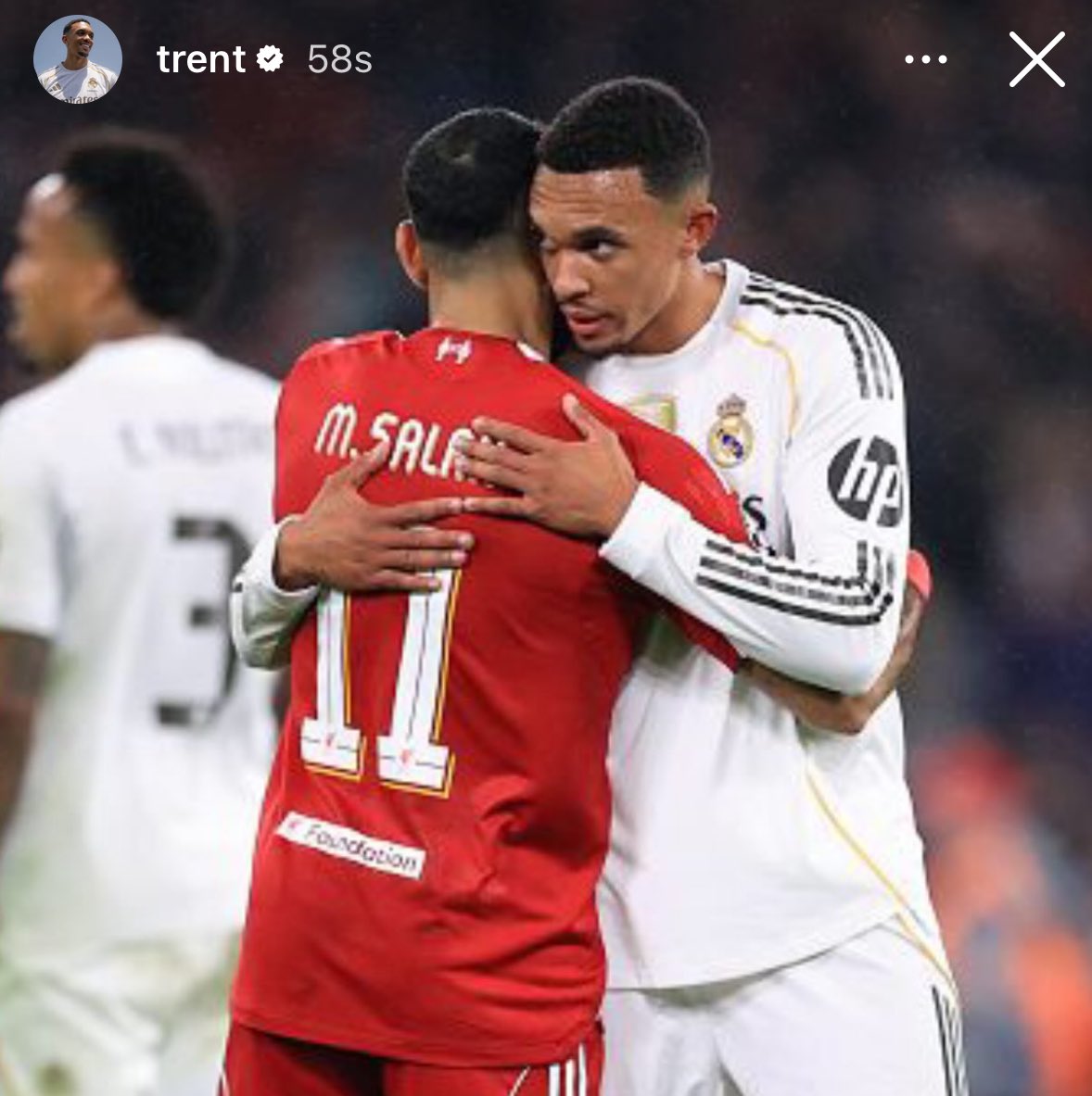 𝐂𝐑𝐈𝐒 tweet media