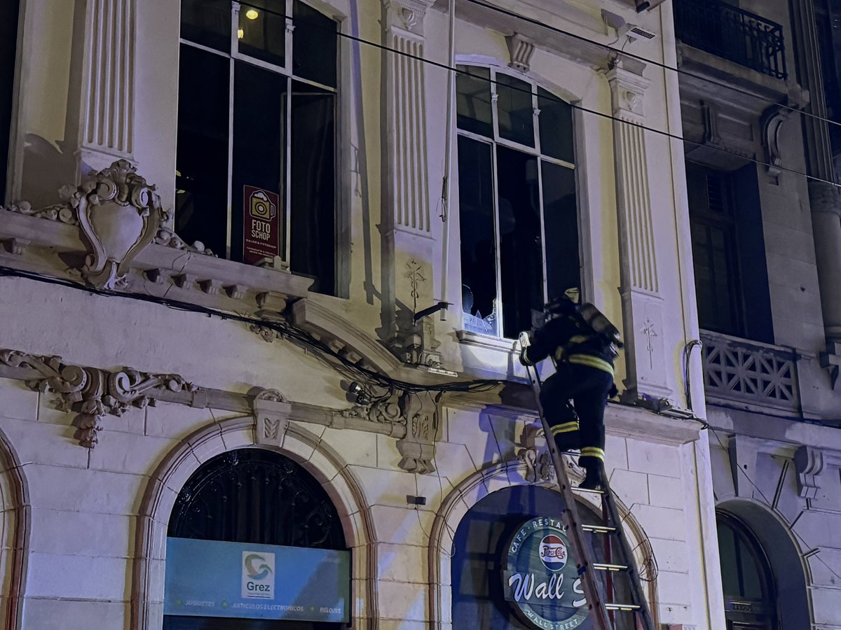Bomberos Valparaíso tweet media