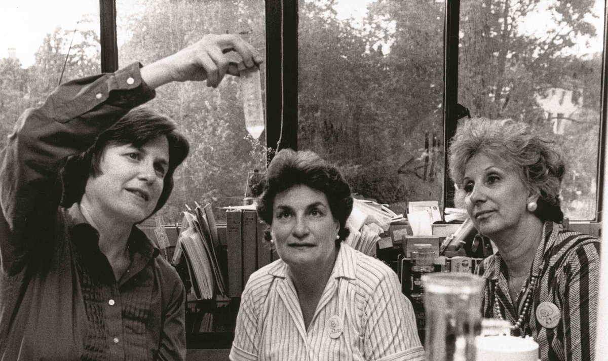 El 24 de marzo es otra coronación de gloria, porque gracias a las Abuelas de Plaza de Mayo se revolucionó la genética.

Con la búsqueda de los bebés apropiados se descubrió el "Índice de abuelidad" que permite restituir identidades con el ADN mitocondrial.