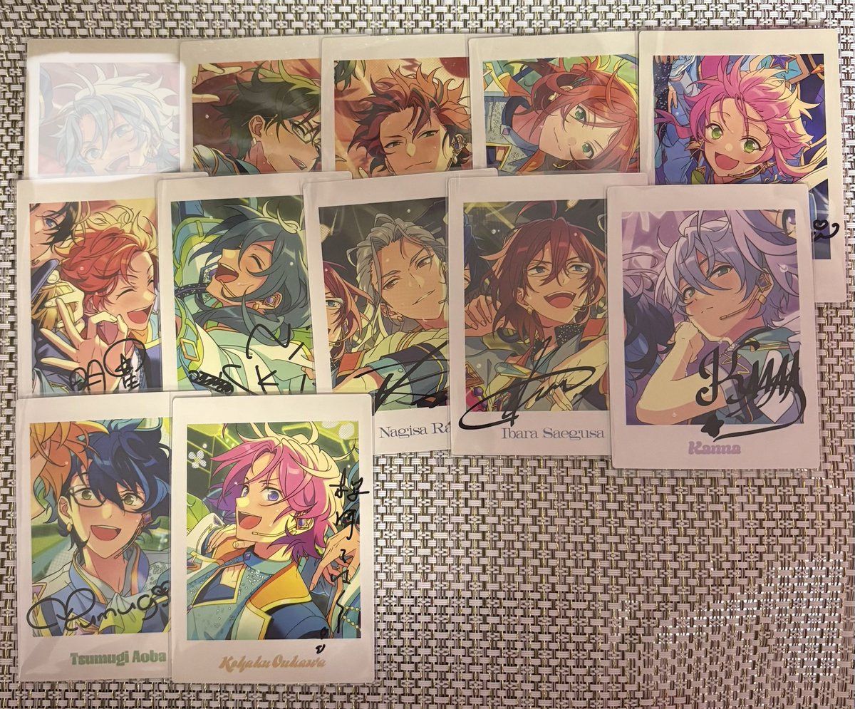 zuttonetetai922's tweet photo. 【交換】あんスタ 10周年 ぱしゃっつ 特典

【譲】
画像1…10周年購入特典/過去アニメイト特典
画像2.3.4…各周年ぱしゃ

【求】
10周年⇨ジュン1(含む場合創)
購入特典⇨ライカ1/凛月

※異種気にならない方◎10周年ジュンが最優先になります。
※郵送交換希望💌お気軽にお声がけ下さい🙇‍♀️ https://t.co/b1qkAh6lu5