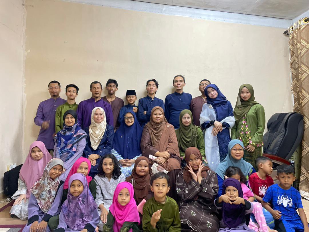 raifulbahri's tweet photo. “..Kenangan Raya 2026, Pagi 1st day Raya ✈️ balik raya kat Family IL Kerteh..2nd day Raya kat Family Siblings Kuala Berang, 3rd day Raya main bola Family @ucviching, 4th day Raya back to Kerteh and Luncurrr balik Nilai..Alhamdulillah..” #raya2026 #salamaidilfitri #family https://t.co/eGguXuuRBp
