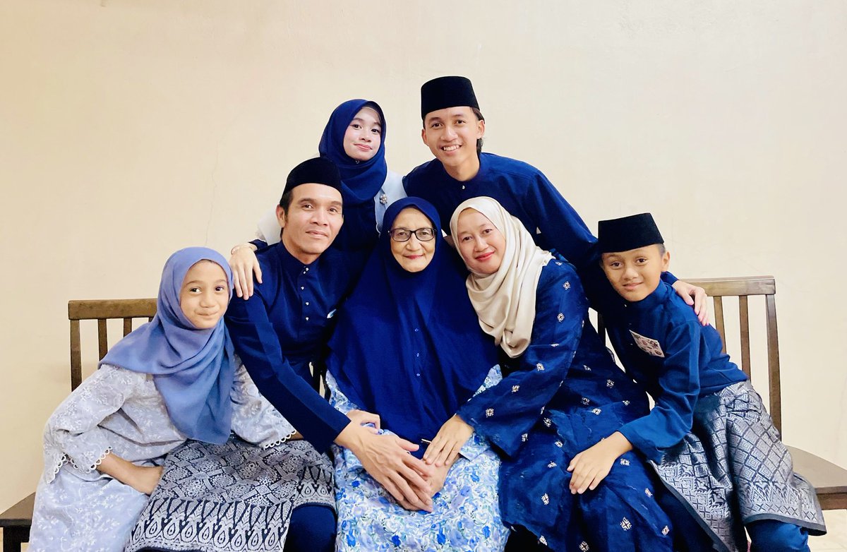 raifulbahri's tweet photo. “..Kenangan Raya 2026, Pagi 1st day Raya ✈️ balik raya kat Family IL Kerteh..2nd day Raya kat Family Siblings Kuala Berang, 3rd day Raya main bola Family @ucviching, 4th day Raya back to Kerteh and Luncurrr balik Nilai..Alhamdulillah..” #raya2026 #salamaidilfitri #family https://t.co/eGguXuuRBp