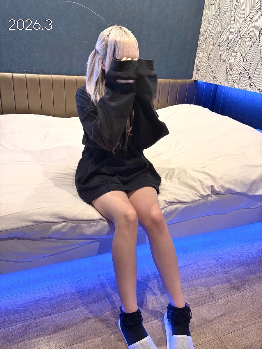 kazyuff's tweet photo. 4度目の歌舞町へ🌃今夜も小雨の中フード被っても可愛いさダダ漏れながらの登場笑
毎回最高だよね〜🫶
あれ⁈右手には輝く新しい📱
これで推しを綺麗に撮れるとニッコニコ‼︎
受け取りにトラブって5時間待ったらしいが終始
笑顔‼︎相手の気持ち汲み取れるのも
うあちまちゃん☺️ 

@89UT_TU 
続く⬇️ https://t.co/6BdAYNzghx