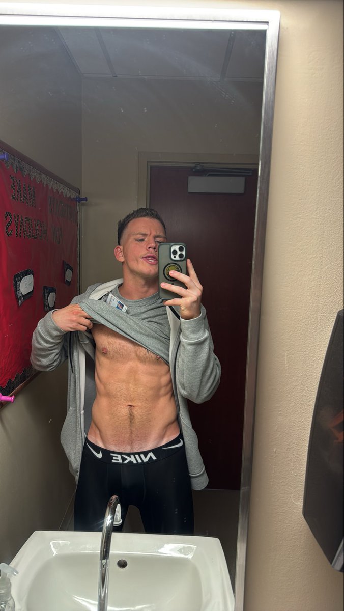 killahjohn69's tweet photo. Make this go viral #viral #gay #bwc #men #dom #public #abs #hairy #hairymen #str8 #bros #bulge #nike #underwear https://t.co/nkYmUvvFIj