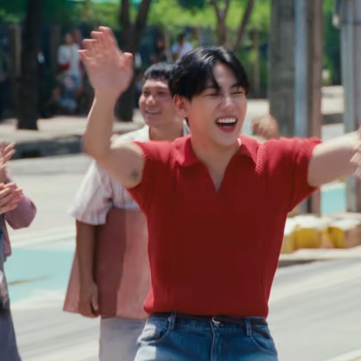 น้องแบมบอกว่าใครเต้นดีขอให้ถูกหวย ละก็มีคนขายล็อตเตอรี่อยู่ตรงนั้นอ่ะ อย่างเข้า 555555555555 🤣 

#ReadyforMORE
#BamBam <a href="/BamBam1A/">BamBam</a>