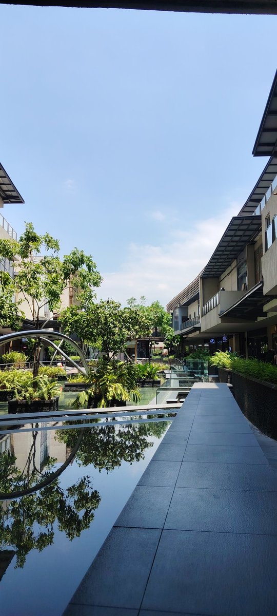 Daming tagong cr dito HAHAHA.
Hulaan nyo kunv saan. Masarap mag cr fun sa 3rd floor at 4th floor.